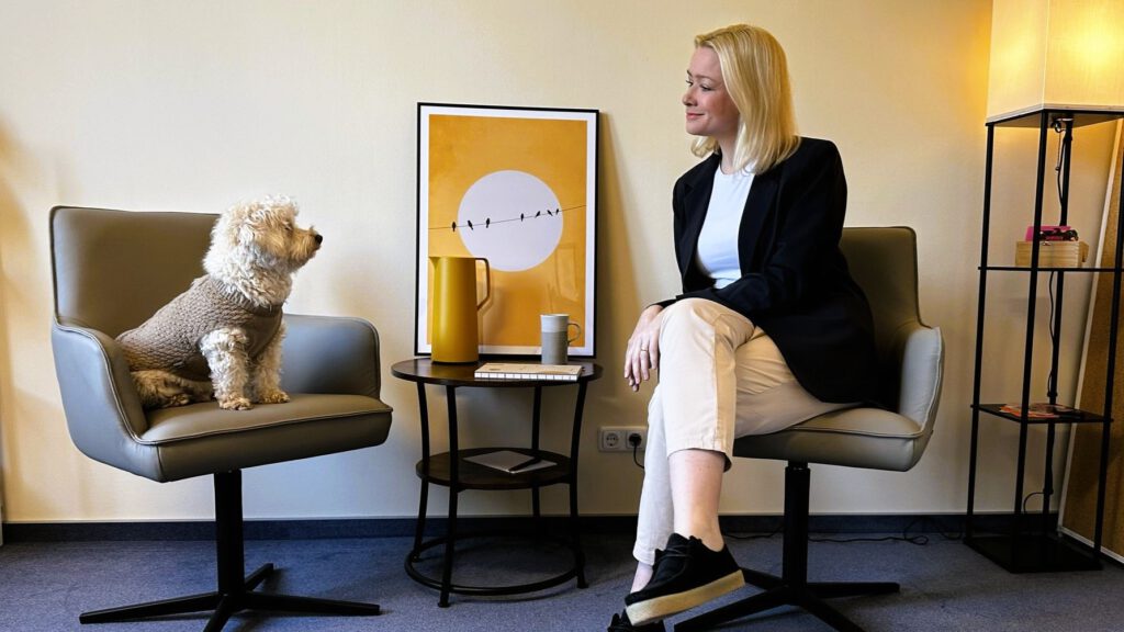 Antje Stoklas und Büroassistent Wim